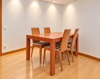 Mesa de Comedor Extensible y 4 Sillas Vintage