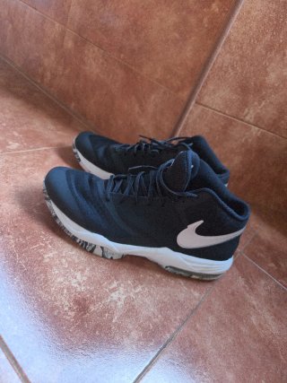 Zapatillas Nike Talla 47.5 Negras y Blancas