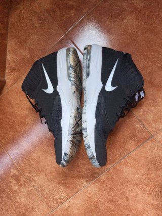 Zapatillas Nike Talla 47.5 Negras y Blancas