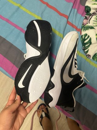 Zapatillas Nike Blancas y Negras
