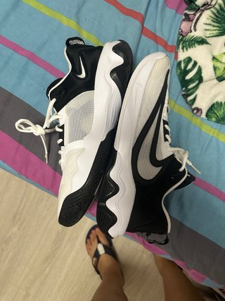 Zapatillas Nike Blancas y Negras