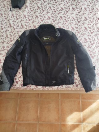 2 Chaquetas Seventy, también venta por separado.