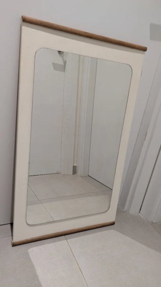 Espejo de Pared con Marco de Madera