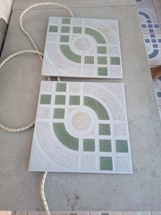 Baldosas con Diseño Geométrico Color verde y azul.