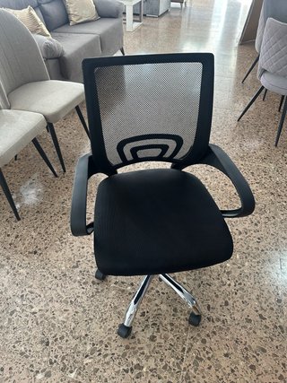 Silla de oficina ergonómica negra