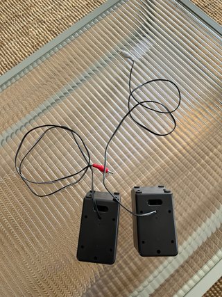 2 Altavoces Trust + Amplificador. Color Negro.