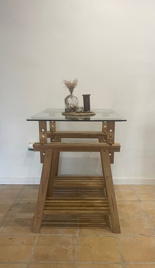Mesa de Cristal con Caballete de Madera