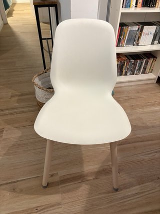Mesa Extensible Blanca con 4 Sillas