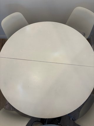 Mesa Extensible Blanca con 4 Sillas