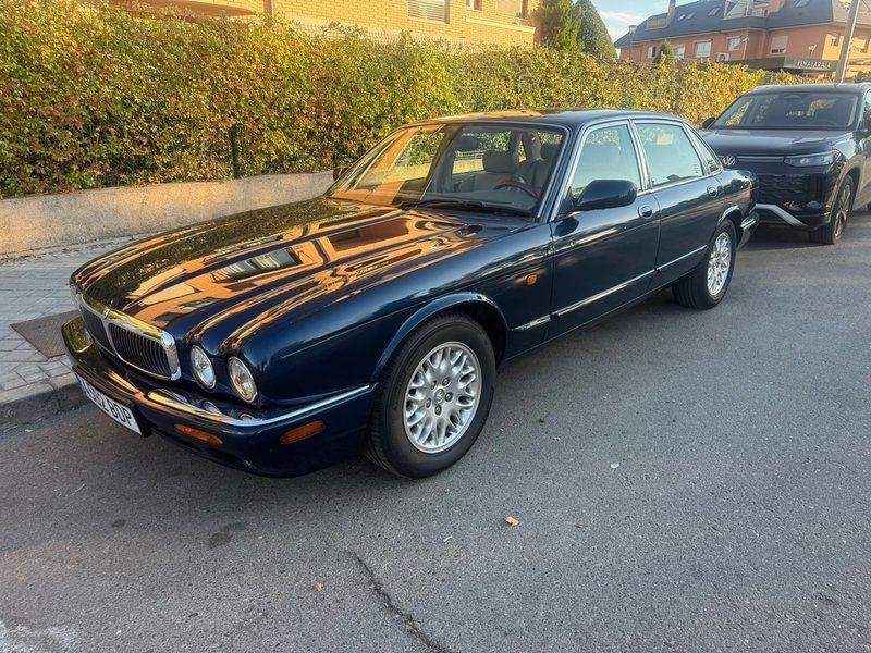 Jaguar XJ 2000