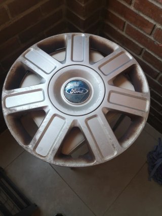 Tapacubos Ford C-Max 2005/06 Dispongo de tres