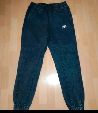 Pantalón Nike negro
