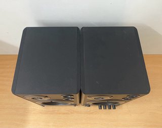 Altavoces Behringer MS20 Negros
