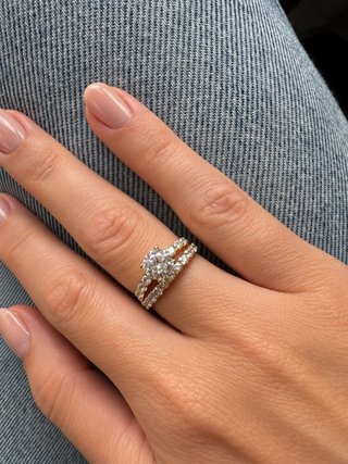 Anillo de Oro 18k con Circonitas