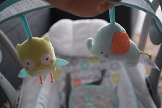 Columpio Eléctrico Ingenuity Hugs & Hoots