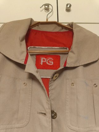 Chaquetón parka beige.