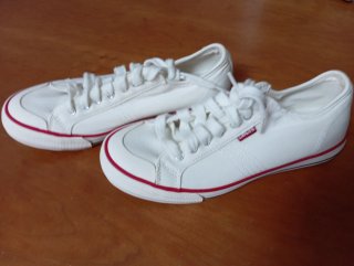 Bambas Levi's Blancas Talla 38 - 39 banda roja