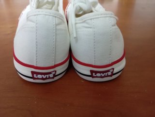 Bambas Levi's Blancas Talla 38 - 39 banda roja