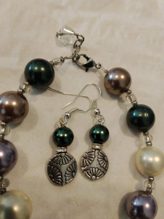 Pulsera y pendientes perlas varios colores