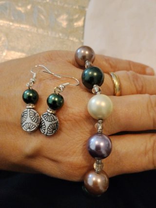 Pulsera y pendientes perlas varios colores