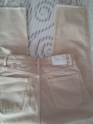 Pantalón Zara beige mujer