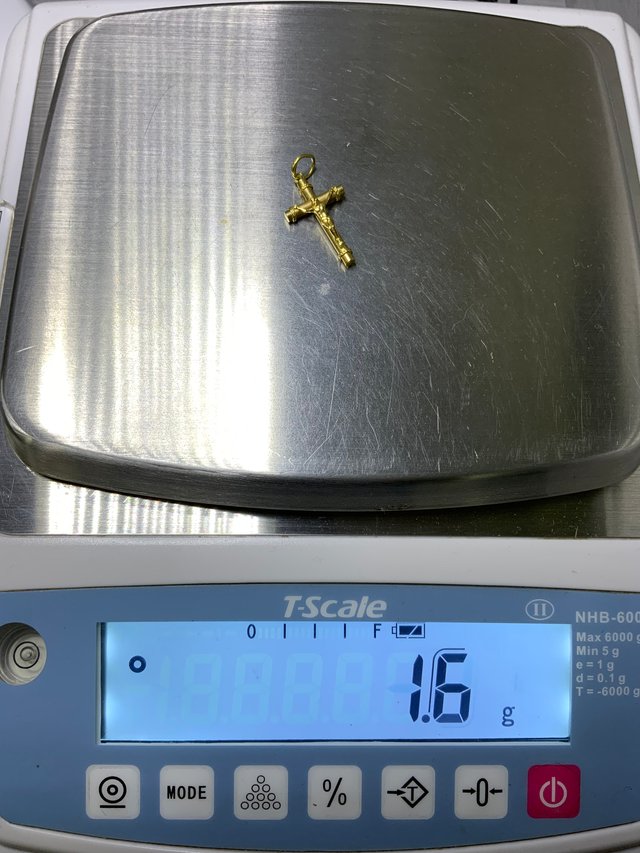 Colgante Cruz con Cristo en Oro 18K