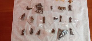 45 figuras de belén metálicas a escala
