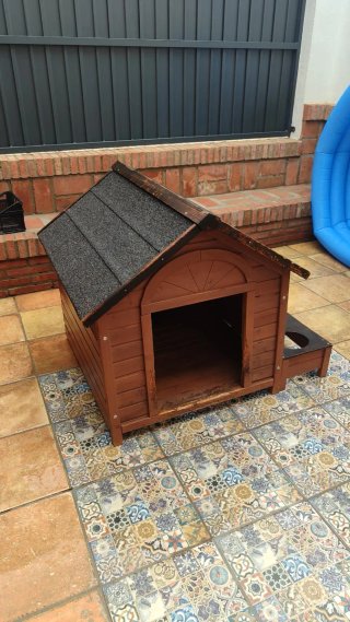 Caseta de madera para perro grande – 60 €