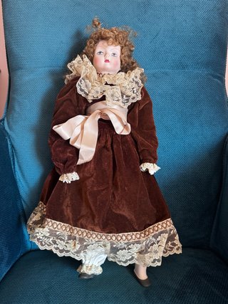 Muñeca de Porcelana Vintage Vestido Marrón