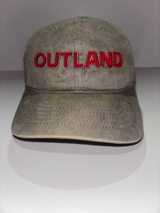 Gorra Outland gris/caqui con bordado rojo