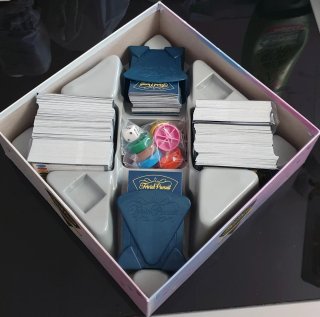 JUEGO DE MESA "TRIVIAL PURSUIT"