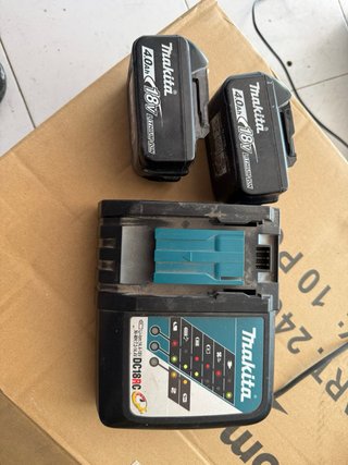 Cargador Makita DC18RC 14.4V-18V + 2 baterías 18v