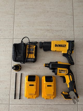 Atornillador Pladur DeWalt XR cargador y baterias