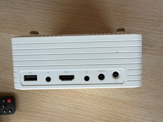 Proyector portátil YOTON Y3 blanco y amarillo – HD