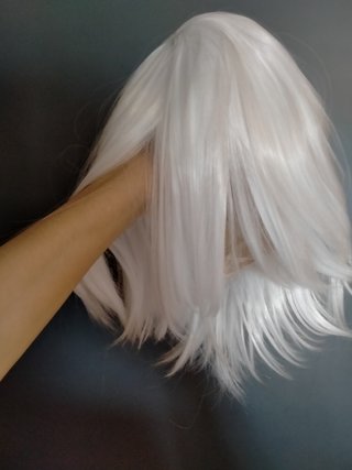 Peluca blanca lisa sin estrenar