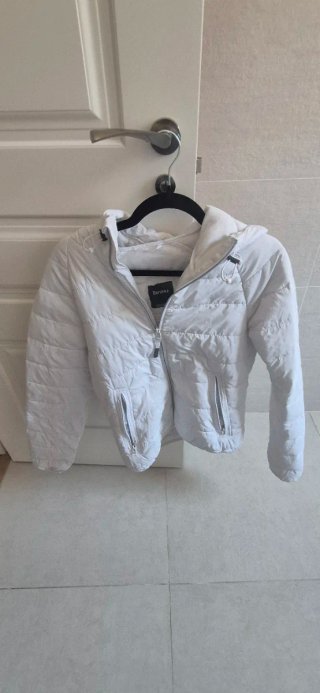 Plumas Bershka Blanco Talla XS