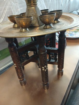 Juego de té artesanal con mesa auxiliar