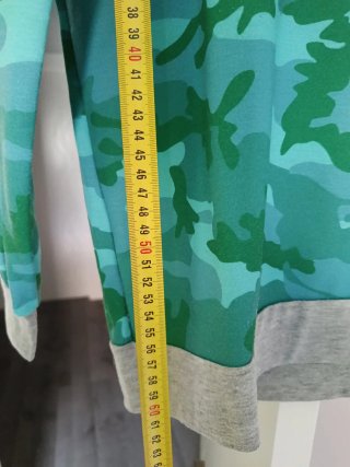 Sudadera camuflaje con capucha mujer. Talla M.