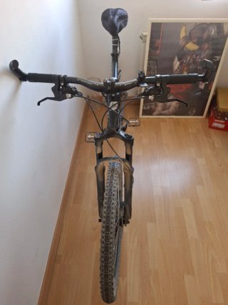 Bicicleta de montaña negra