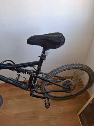 Bicicleta de montaña negra