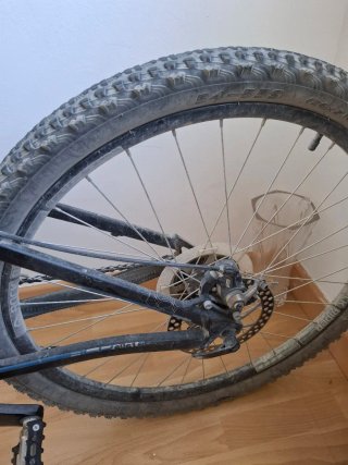 Bicicleta de montaña negra