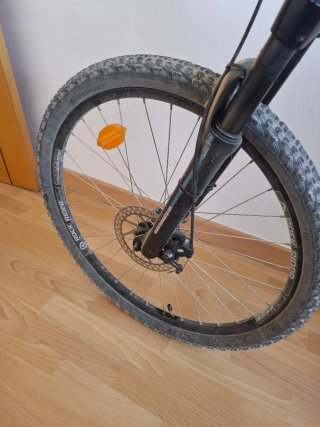 Bicicleta de montaña negra