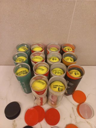 Lote de 14 botes de pelotas de pádel