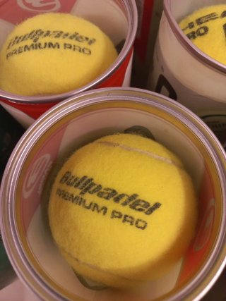 Lote de 14 botes de pelotas de pádel