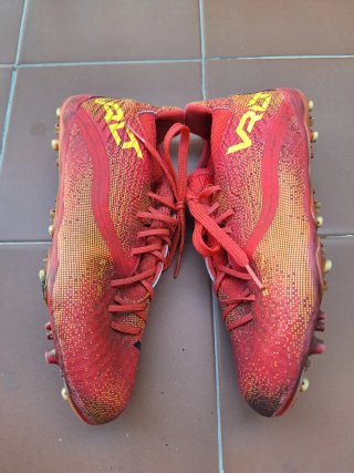 T. 38. Botas de tacos Fútbol 11 Rojas. Kipsta