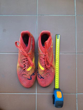 T. 38. Botas de tacos Fútbol 11 Rojas. Kipsta