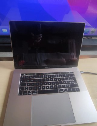 MacBook Pro A1707 (15 pulgadas, 2016)