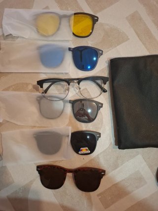 Montura de gafas con lentes intercambiables