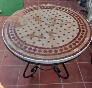 Mesa forja exterior mosaico beige y rojo
