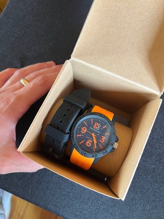 Reloj Analógico Barcelonetas Naranja y Negro